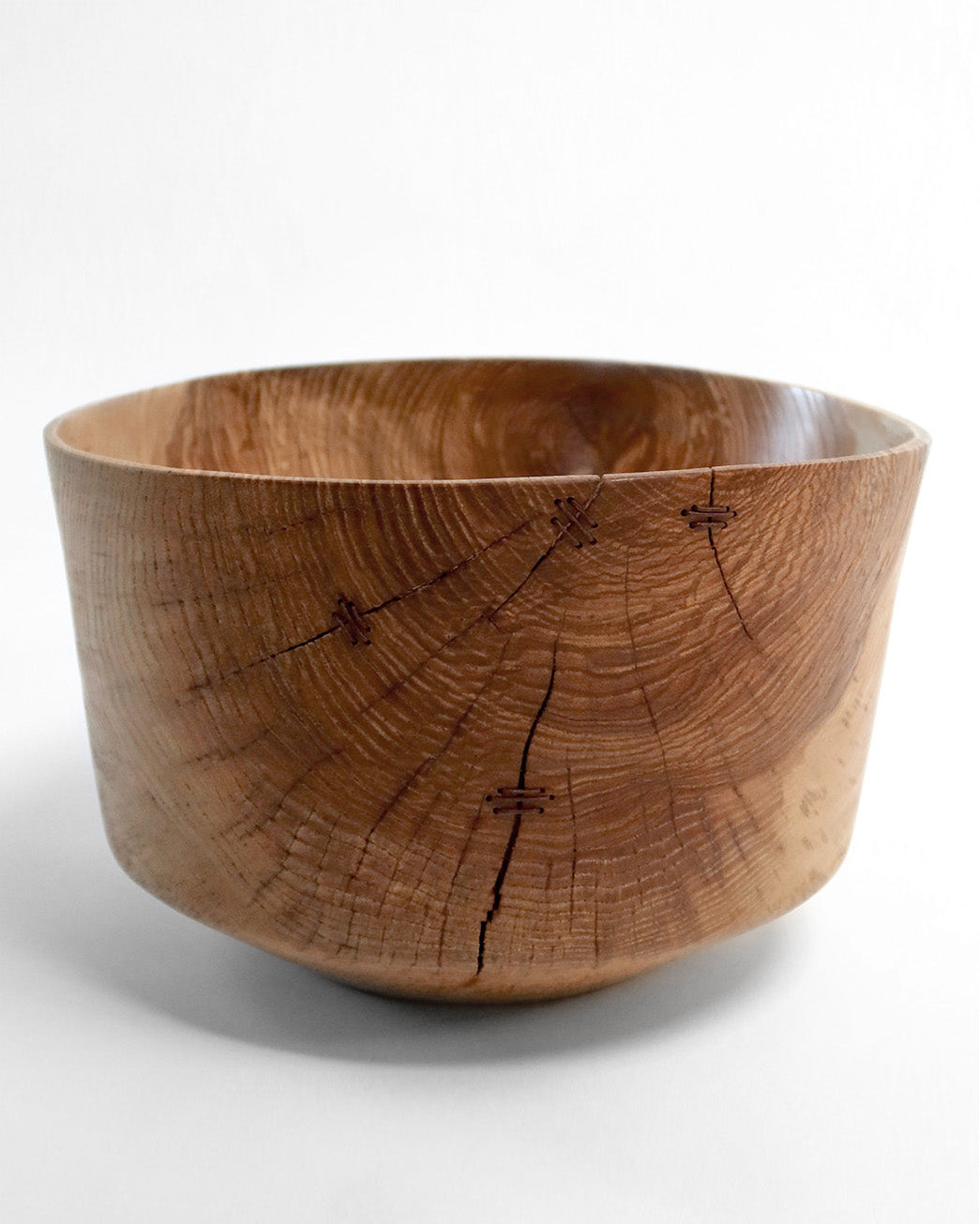 Skål i ask med syninger