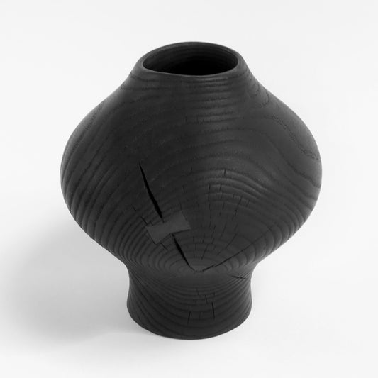 Brændt vase med sommerfugle