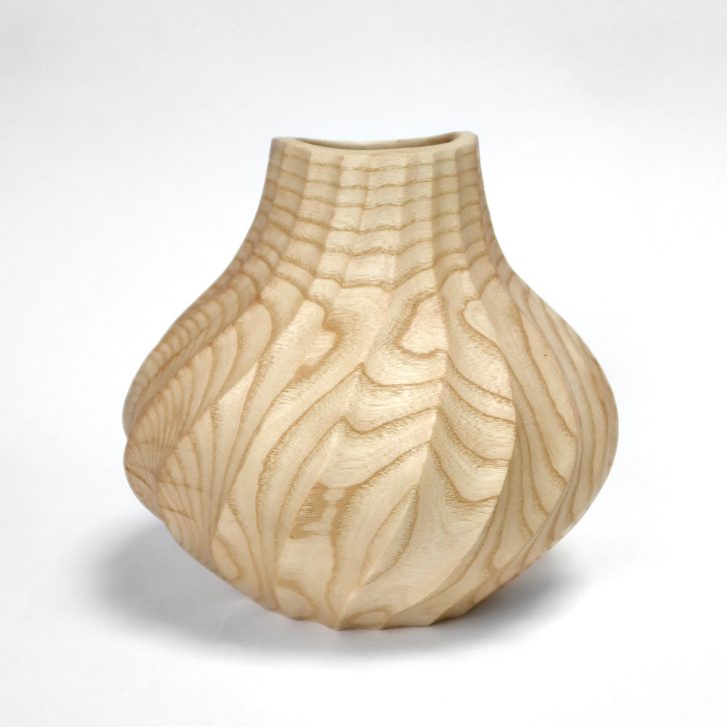 Vase i asketræ med teksturering