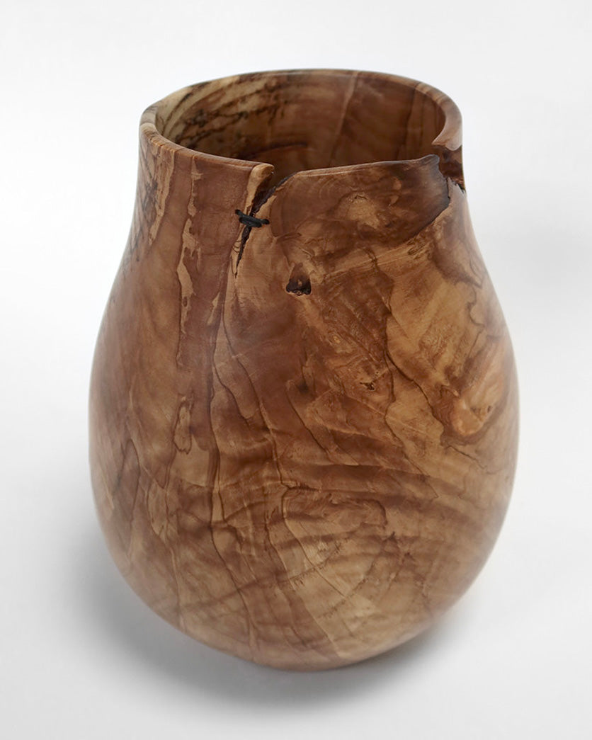 Vase i askerod med unikt mønster