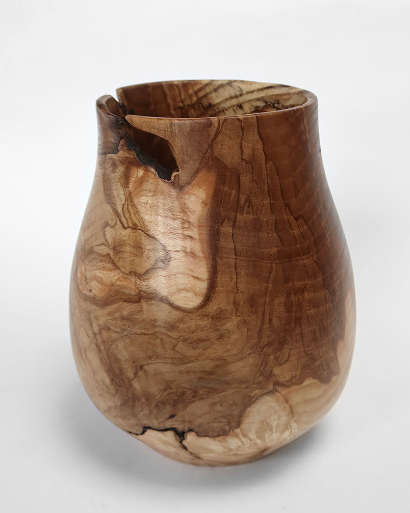 Skulpturel vase drejet i askerod