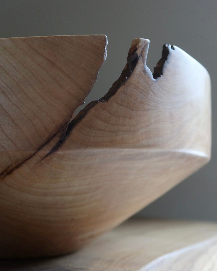 Skulpturel skål i askerod