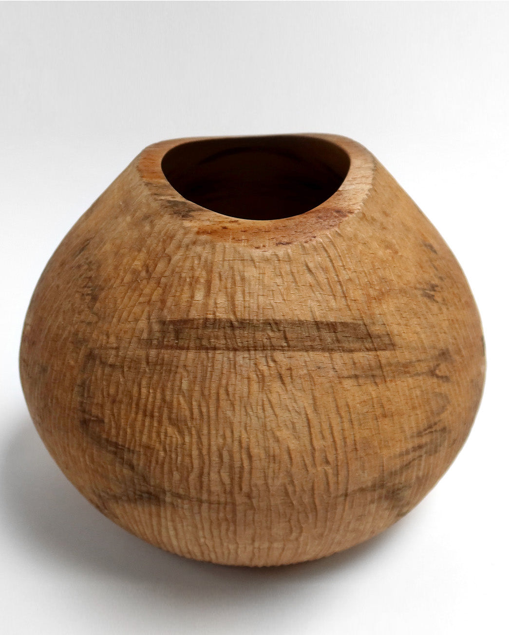 Vase drejet i vådt træ