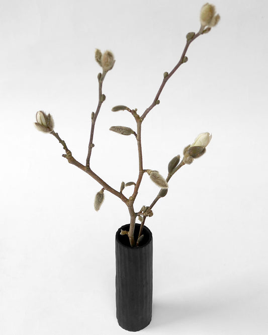 Cylinderformet vase i brændt træ