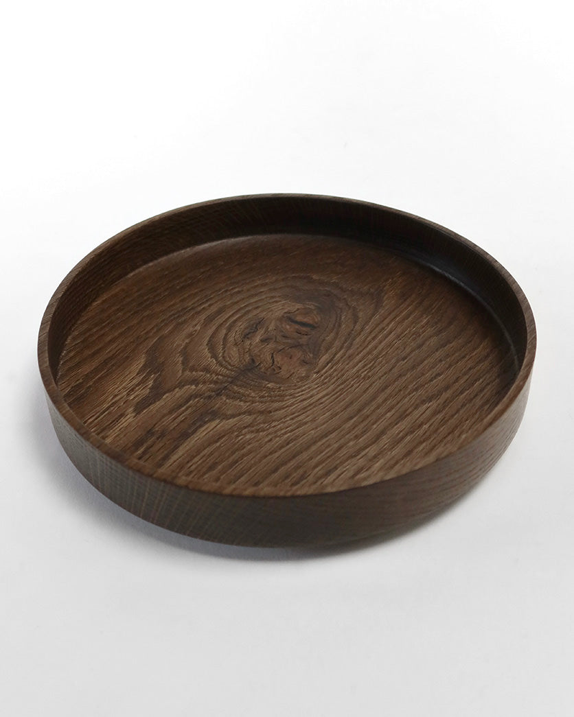 Serving plate in smoked oak, ø23