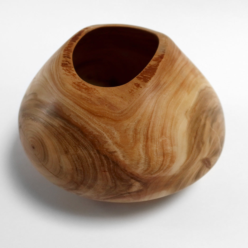 Vase drejet i kirsebærtræ