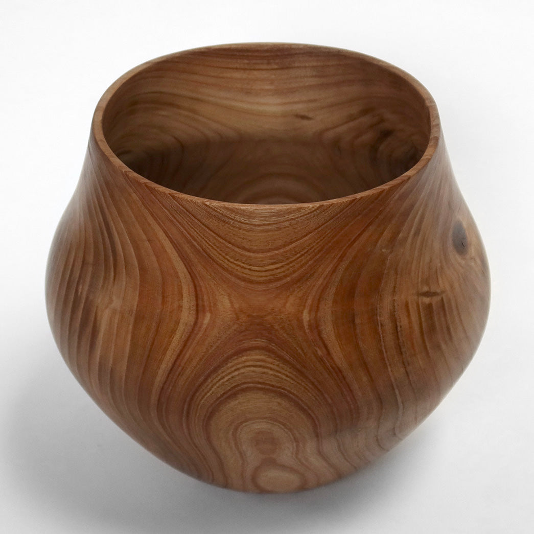 Vase drejet i kirsebærtræ