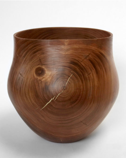 Vase i kirsebær med messing