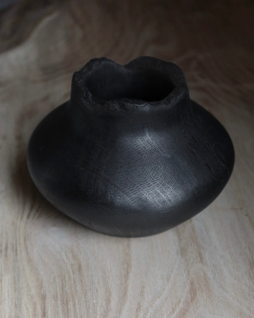 Lille sort vase