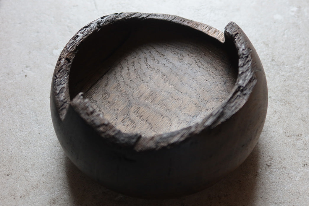 #MO5 Bowl in bog oak