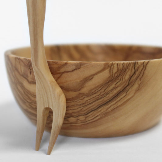 Olivebgaffel og skål lavet i oliventræ